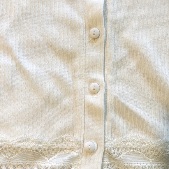 Caution to the Wind S White Flirty Button-Up Crop Top With Lace - Picture 4 of 4